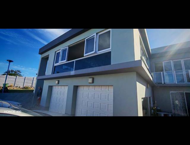 4 BEDROOM HOUSE FOR SALE IN MANABA BEACH